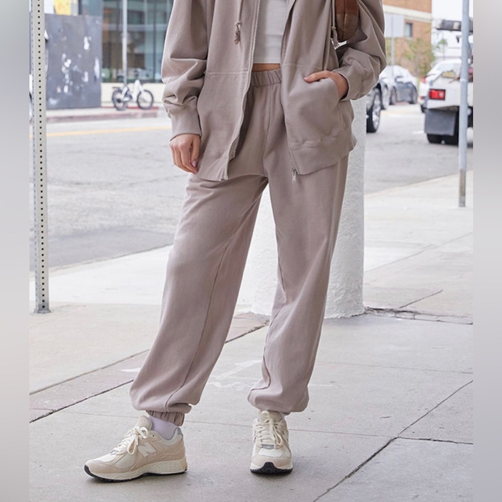 Brandy Melville John Galt Rosa Sweatpants stone (taupe/pink)